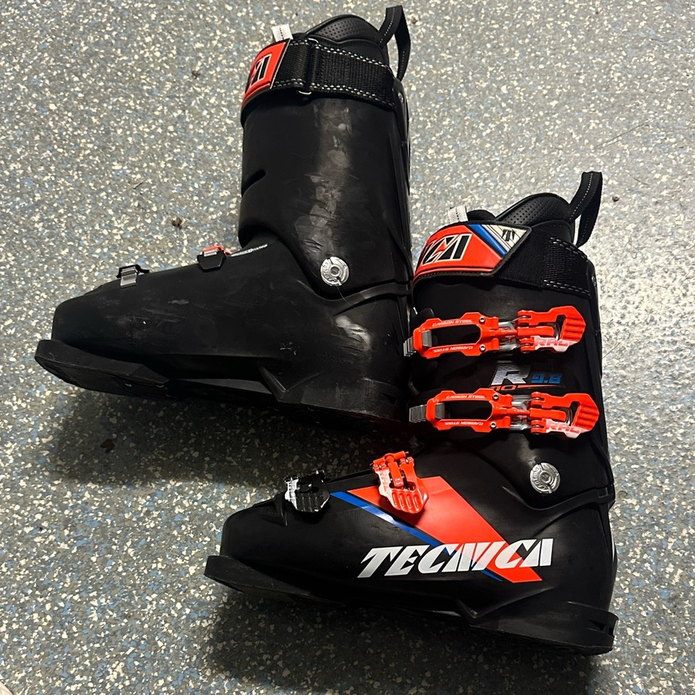 Good Condition used Tecnica Black and Red Men's Ski Boots
